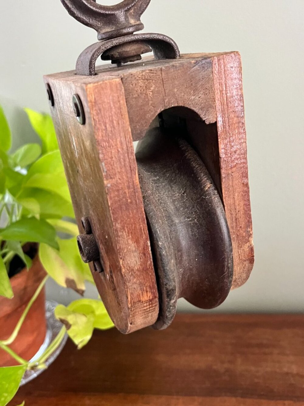 Antique Wood Pulley Block With Original Leather Strap Iron Hook Farmhouse Indust - Picture 7 of 9